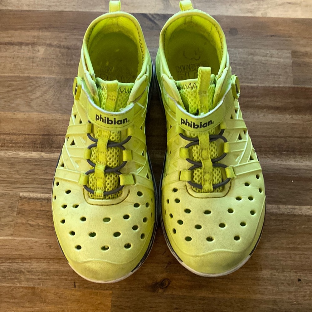 Stride Rite Phibian Water Shoes